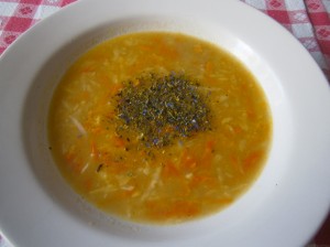 Polévka chlebovka s kořenovou zeleninou