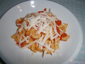 Těstoviny s rajčaty a česnekem