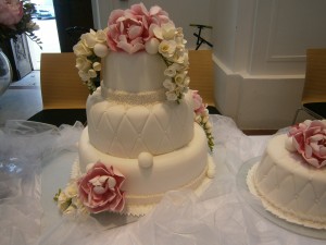 Svatební dort s květinami